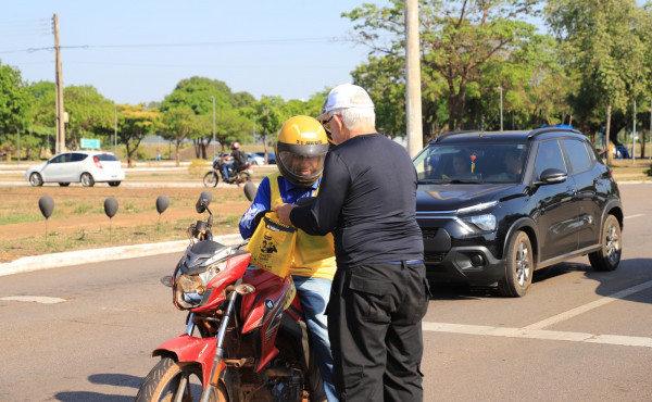 detran/to-realiza-acao-em-alusao-ao-dia-mundial-em-memoria-as-vitimas-de-acidentes-de-transito