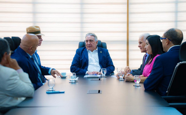 governador-laurez-moreira-recebe-lista-triplice-para-escolha-do-procurador-geral-de-contas-do-bienio-2026/2027