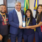 governador-laurez-moreira-recebe-estudantes-de-palmas-premiadas-com-medalha-de-ouro-na-olimpiada-brasileira-de-foguetes