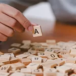 dicionario-de-cambridge-elege-parassocial-como-a-palavra-do-ano;-entenda