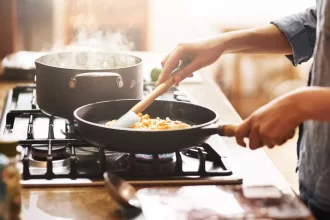 altas-temperaturas-elevam-risco-de-intoxicacao-alimentar,-alerta-medico