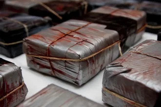 mais-de-200-kg-de-cocaina-sao-achados-sob-navio-que-ia-da-colombia-a-europa