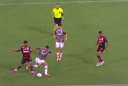 flamengo-critica-var-por-nao-marcar-penalti-em-bruno-henrique,-em-classico-com-fluminense:-‘erro-absurdo-e-grave’