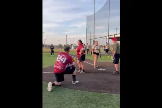 jogadora-nao-percebe-pedido-de-casamento-em-campo-e-reacao-viraliza