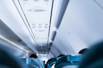 saiba-para-que-servem-os-triangulos-nas-janelas-dos-avioes