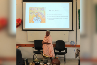 ‘nunca-e-tarde-para-aprender’:-idosa-de-70-anos-apresenta-tcc-contando-historia-de-vida-sem-acesso-a-educacao