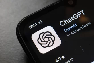 openai-lanca-grupos-no-chatgpt-com-reacoes,-emojis-e-memes-feitos-com-ia