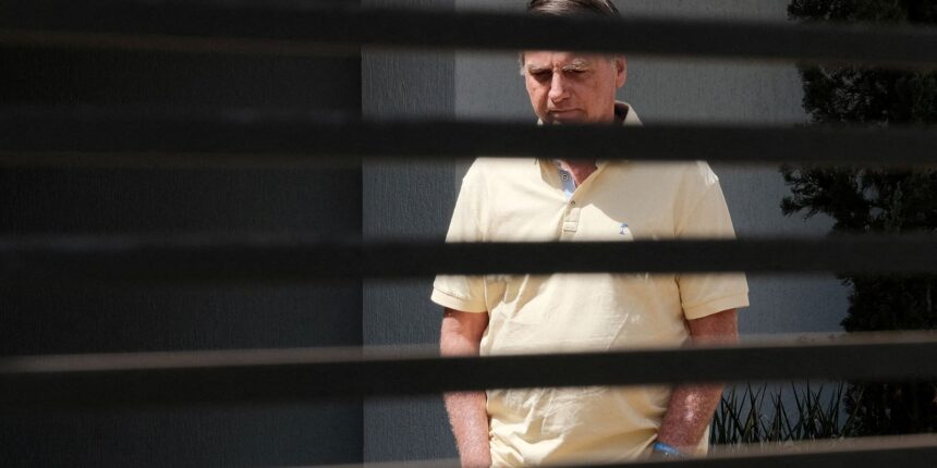 advogada:-prisao-garante-que-bolsonaro-cumpra-pena-por-trama-golpista