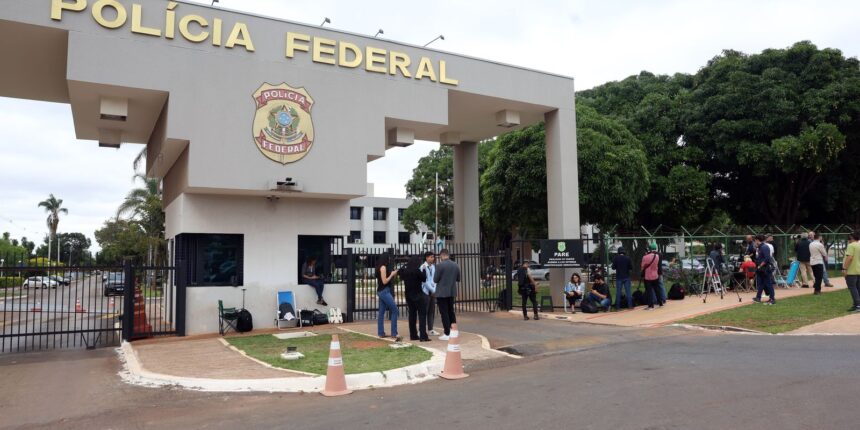 “todo-mundo-sabe-o-que-ele-fez”,-diz-lula-sobre-prisao-de-bolsonaro