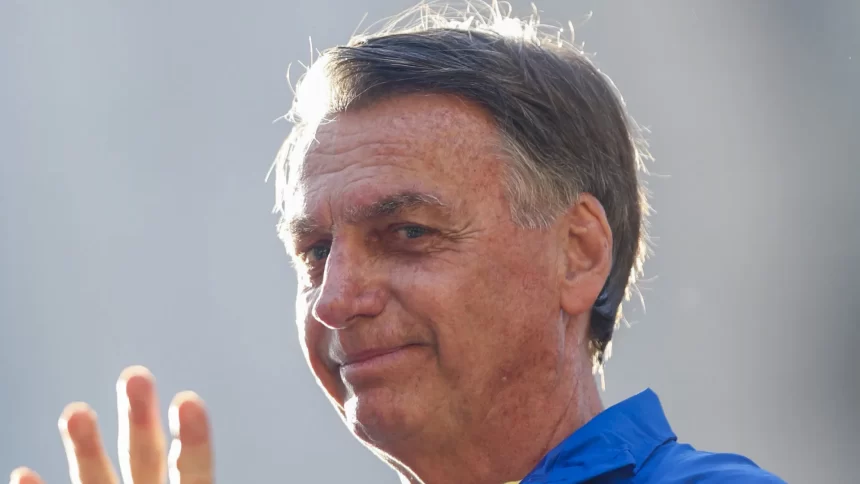 bolsonaro-culpa-remedios-por-ter-mexido-em-tornozeleira,-cita-‘paranoia’-e-tem-prisao-mantida