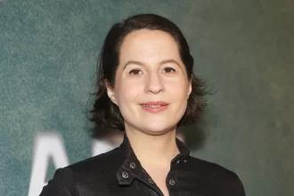 atriz-se-afasta-de-musical-apos-sofrer-3-abortos-espontaneos