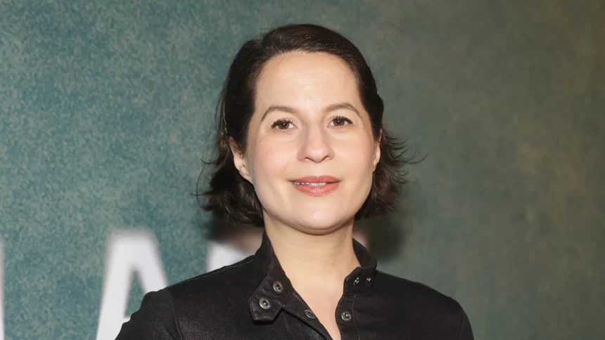 atriz-se-afasta-de-musical-apos-sofrer-3-abortos-espontaneos