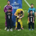 gesto-de-cristiano-ronaldo-com-crianca-em-jogo-do-al-nassr-viraliza;-veja