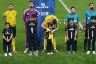 gesto-de-cristiano-ronaldo-com-crianca-em-jogo-do-al-nassr-viraliza;-veja