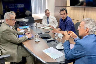 em-brasilia,-tocantins-amplia-parceria-com-o-servico-geologico-do-brasil-e-avanca-na-agenda-de-desenvolvimento-mineral