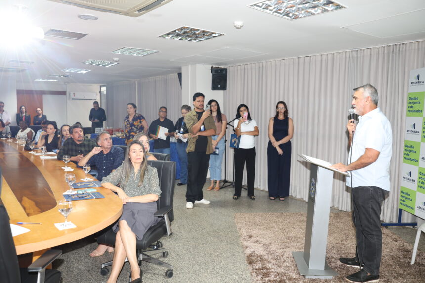 apresentacoes-e-entrega-de-certificados-marcam-encerramento-de-curso-na-aleto