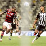 flamengo-aumenta-vantagem-sobre-o-palmeiras-com-empate-contra-o-atletico-mg,-mas-definicao-de-titulo-e-adiada