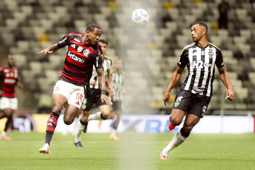 flamengo-aumenta-vantagem-sobre-o-palmeiras-com-empate-contra-o-atletico-mg,-mas-definicao-de-titulo-e-adiada