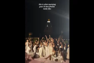 mulher-casa-com-70-amigas-apos-morte-de-namorado:-“nao-seria-quem-sou”