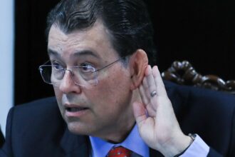 senado-adia-de-novo-votacao-do-pl-que-eleva-taxacao-de-bets-e-fintechs