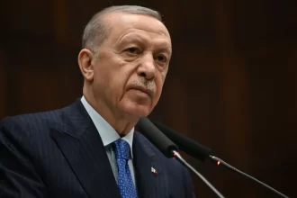 jornalista-turco-e-condenado-a-4-anos-de-prisao-por-ameacar-erdogan