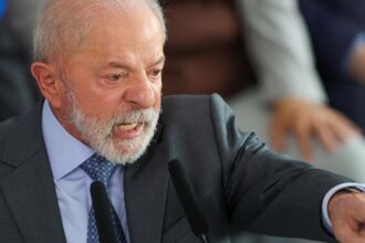 “brasil-deu-licao-de-democracia”,-diz-lula-sobre-prisao-de-bolsonaro