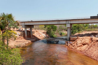 no-jalapao,-governador-laurez-moreira-entrega-ponte-sobre-o-rio-vermelho-e-pavimentacao-de-trecho-da-to-030-nesta-sexta-feira,-28