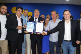 em-ato-historico,-governador-laurez-moreira-sanciona-novo-pccr-da-educacao-e-garante-valorizacao-da-categoria-apos-10-anos-de-espera