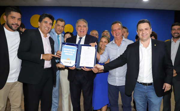 em-ato-historico,-governador-laurez-moreira-sanciona-novo-pccr-da-educacao-e-garante-valorizacao-da-categoria-apos-10-anos-de-espera