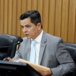 multa-por-abandono-de-animais-e-reinsercao-de-pais-de-pcds:-pls-de-jorge-frederico-sao-aprovados-na