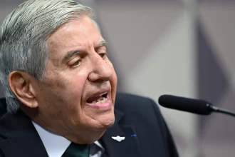 pgr-concorda-com-prisao-domiciliar-para-augusto-heleno