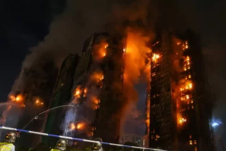 alarmes-nao-dispararam-em-predios-de-hong-kong,-e-80-corpos-nao-puderam-ser-identificados