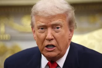 trump-diz-que-documentos-assinados-por-biden-com-caneta-automatica-sao-nulos