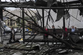 ataque-de-drone-russo-em-kiev-deixa-um-morto-e-sete-feridos