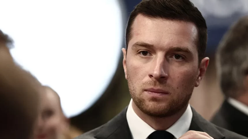 lider-da-extrema-direita-francesa-e-agredido-por-idoso: