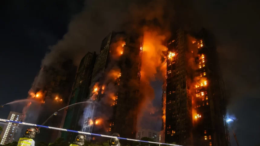 corpos-sao-achados-em-telhados,-e-numero-de-mortos-em-incendio-em-hong-kong-sobe-para-146