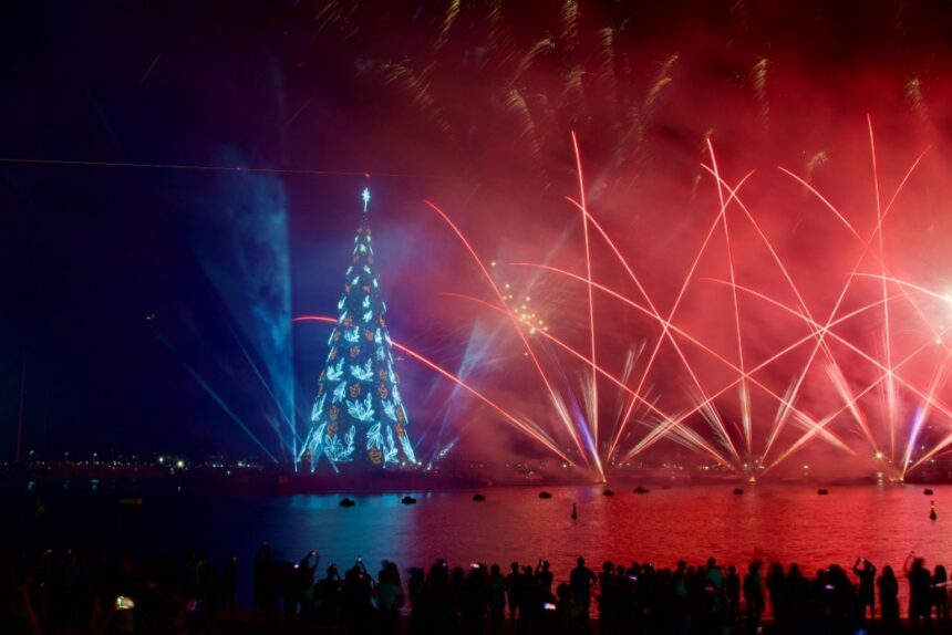 gigante,-nova-arvore-de-natal-e-inaugurada-e-ja-ilumina-a-enseada-de-botafogo