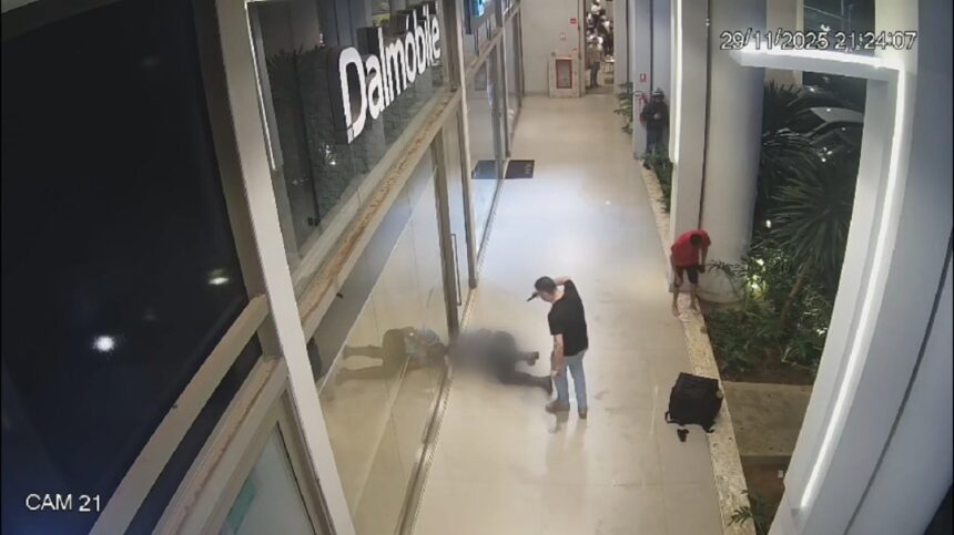 video-mostra-dono-de-veiculo-de-luxo-atirando-em-vigilante-durante-discussao-em-shopping-no-tocantins