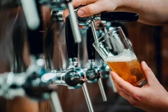 bar-dos-eua-oferece-cerveja-gratis-por-denuncia-de-imigrantes-ilegais