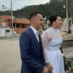 noivos-desviam-caminho-do-altar-para-surpreender-avos-em-sc;-veja