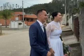 noivos-desviam-caminho-do-altar-para-surpreender-avos-em-sc;-veja