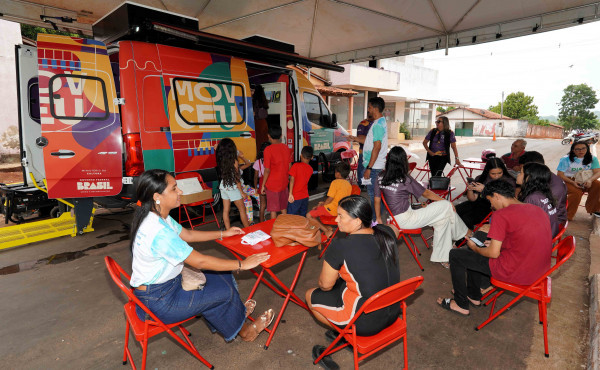 em-aguiarnopolis,-movceu-proporciona-imersao-tecnologica,-leitura-e-cadastros-de-artesaos-no-dia-d-alianca-pela-primeira-infancia
