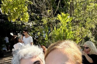 heloisa-perisse-leva-namorada-diretora-a-festa-de-autor-e-posa-com-ela-apos-romance-ser-revelado