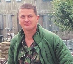 heroi-do-exercito-morre-apos-briga-em-pub-por-asas-de-frango