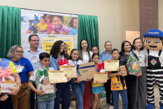 em-pedro-afonso,-governo-do-tocantins-premia-estudantes-vencedores-do-projeto-de-redacao-sobre-educacao-para-o-transito