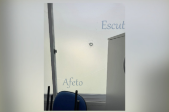 disputa-entre-faccoes-rivais-deixa-dois-mortos-em-acari;-clinica-da-familia-atingida-por-tiros-precisou-fechar