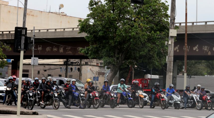 rapido-e-perigoso:-levantamento-da-ufrj-mostra-que-97%-dos-entrevistados-se-deslocam-de-moto