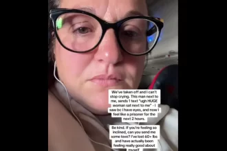 mulher-chora-em-voo-apos-passageiro-enviar-mensagem-cruel-sobre-ela