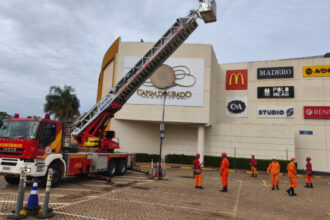 cbmto-realiza-simulacao-de-resgate-em-altura-no-capim-dourado-shopping-e-reforca-preparo-para-emergencias