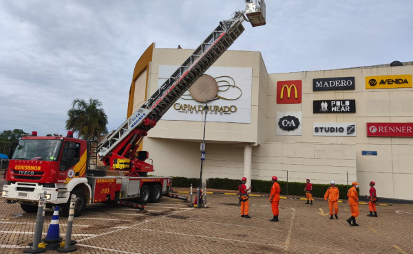 cbmto-realiza-simulacao-de-resgate-em-altura-no-capim-dourado-shopping-e-reforca-preparo-para-emergencias